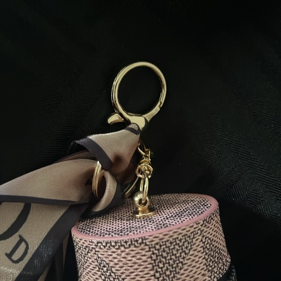 Lip Ointment Key Holder - Picture 4 of 6